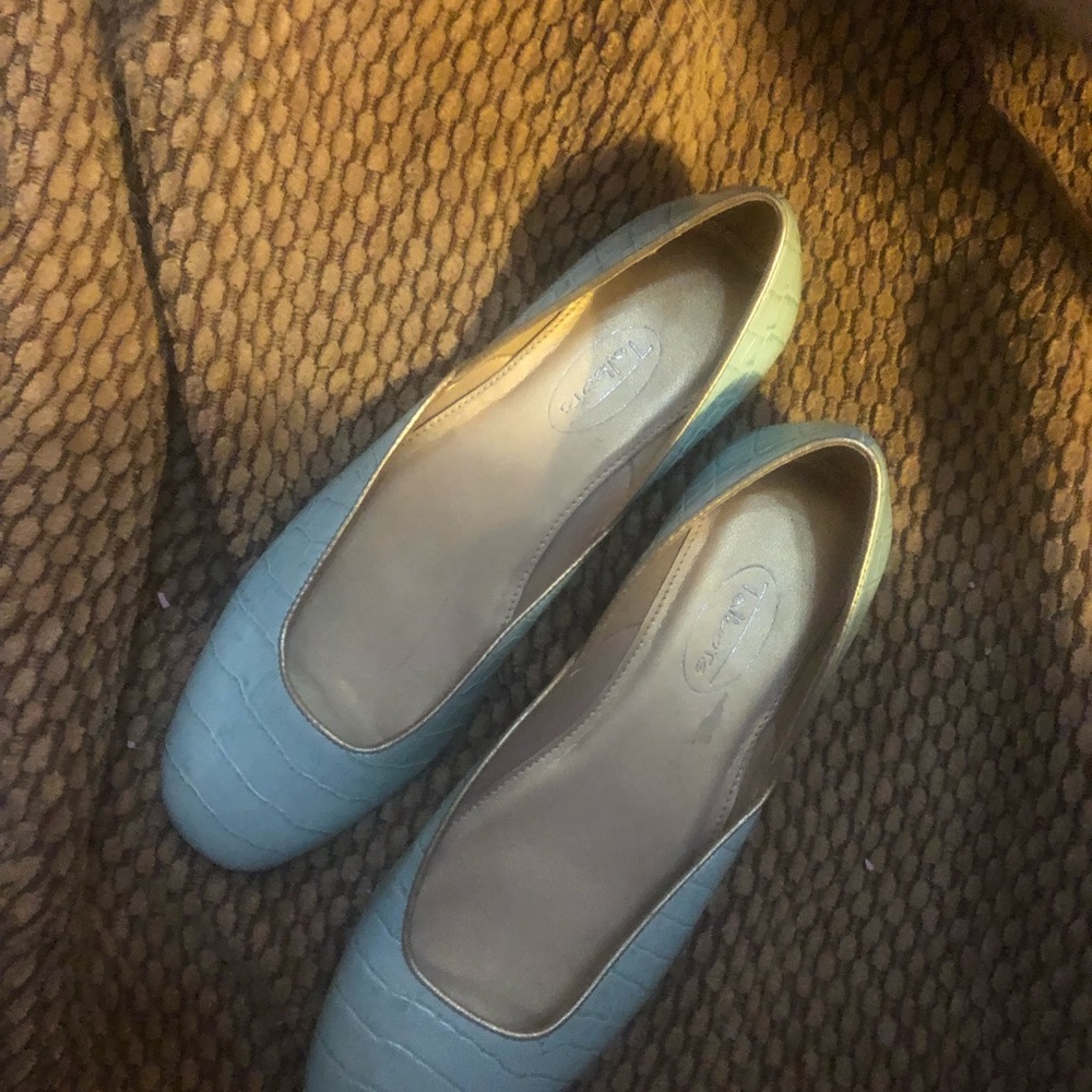 Teal blue vintage Talbots flats, EUC.